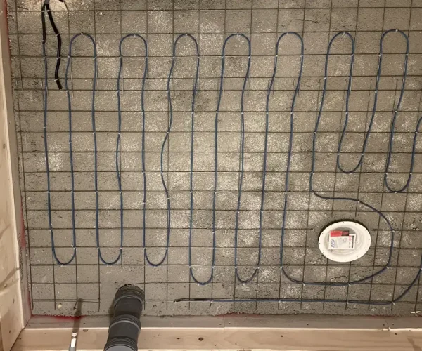Detaljbild av golvvärmeinstallation i Järfälla