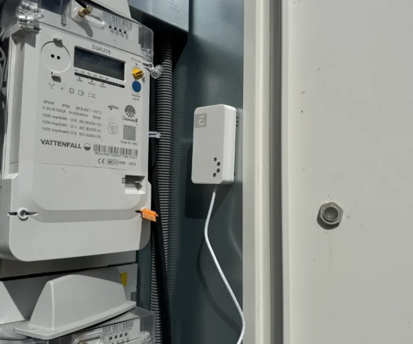 Belysning installeras i vardagsrum av elektriker i Järfälla